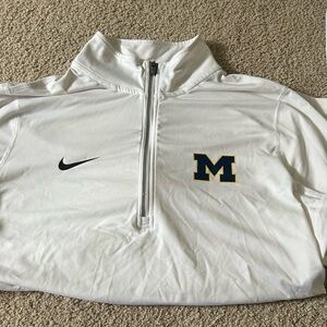 Michigan Nike Women’s tech pullover Large